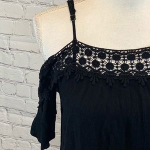 XHILARATION Cold Shoulder Top Crochet Trim Black-XS
